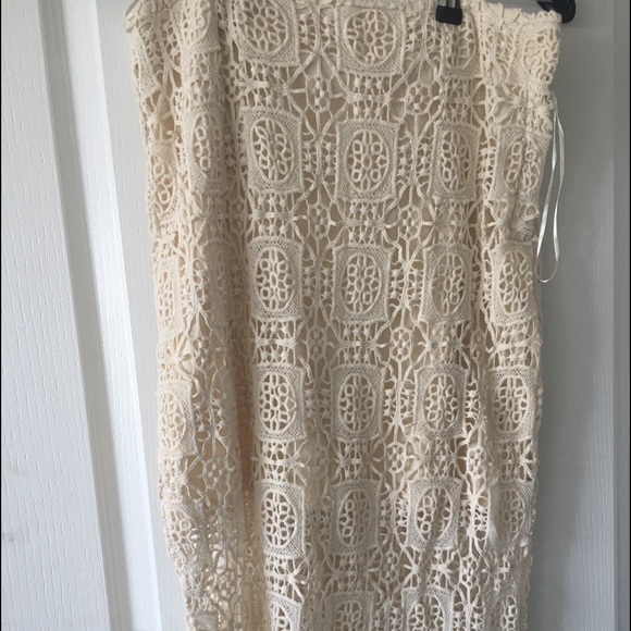Ivory lace skirt - Picture 1 of 4